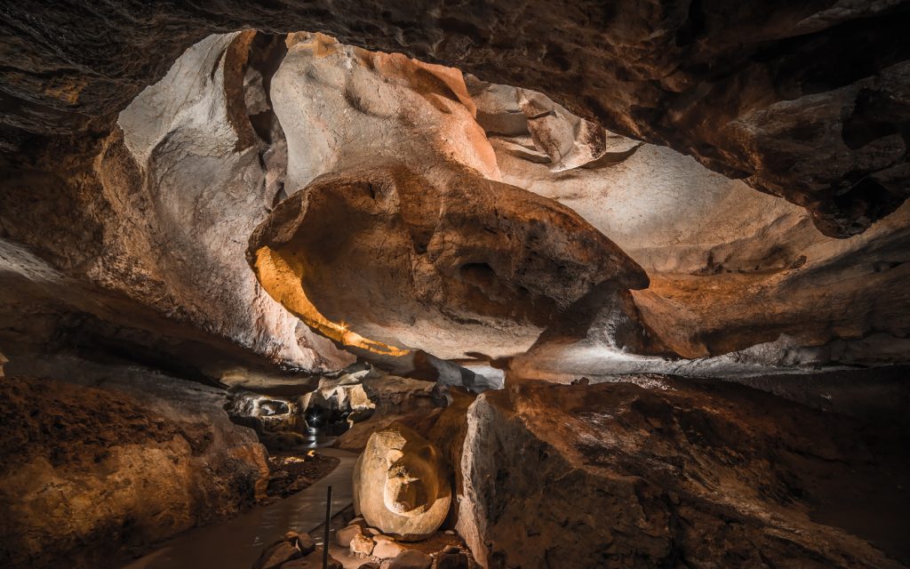 Grottes Sare interieur2 1440×900